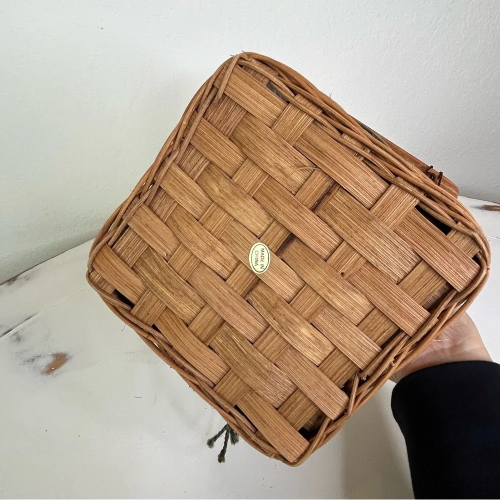 Farmhouse Basket Kleenex Holder With Wood Top